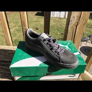 Gray puma sneakers (women)